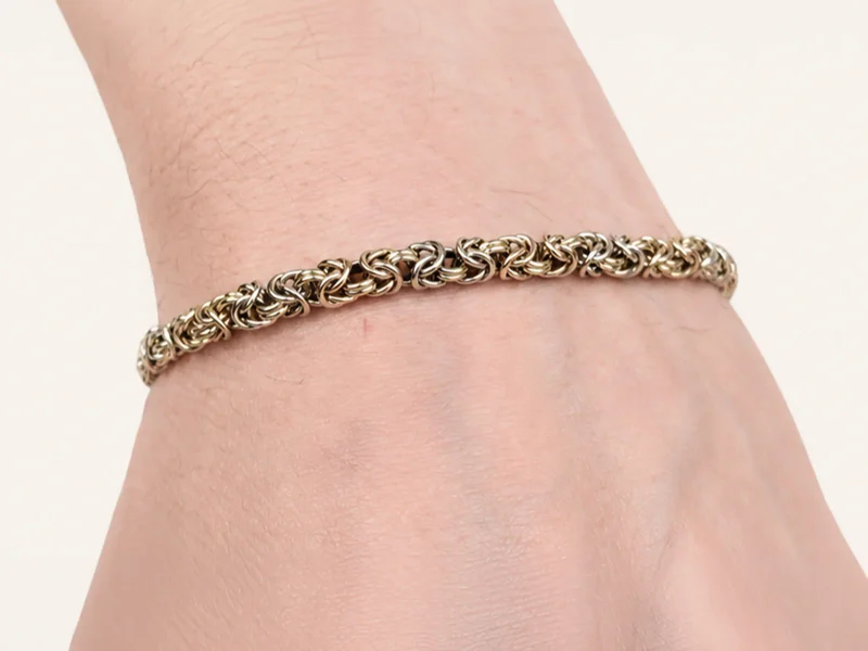 A royal chain, made to measure